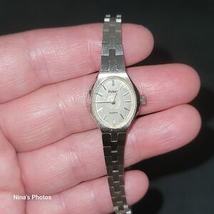 Vintage Pulsar Y480-6050 Quartz 17 mm Dainty Watch Silver Tone Singapore Works